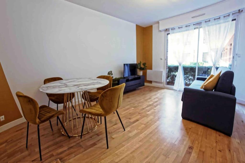 Suite George 5 + Parking Prive Et Securise Arras Exterior photo